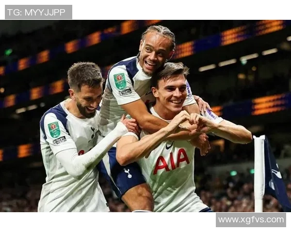 英超激战：热刺与莱比锡鏖战成平局补时进球引发全场狂欢