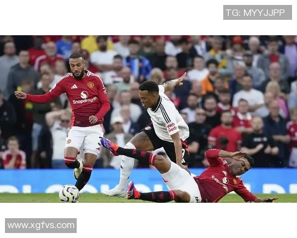 英超焦点战曼联与那不勒斯激战成平局全场热情高涨分析赛事精彩瞬间