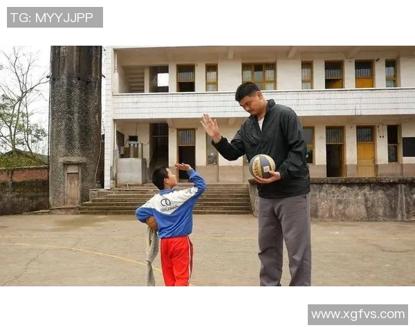 姚明与朋友们的篮球之旅：友谊与梦想的交汇点
