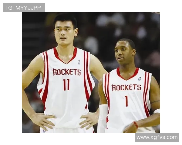 姚明带领火箭逆袭小牛队展现超凡实力与团队合作精神