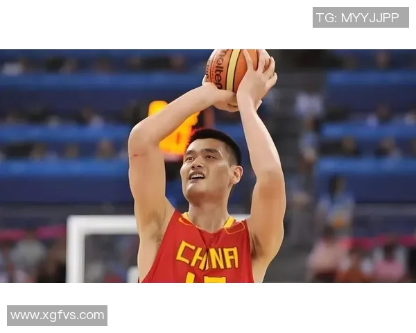 姚明在小牛队绝杀时刻展现传奇风采引发全场欢呼