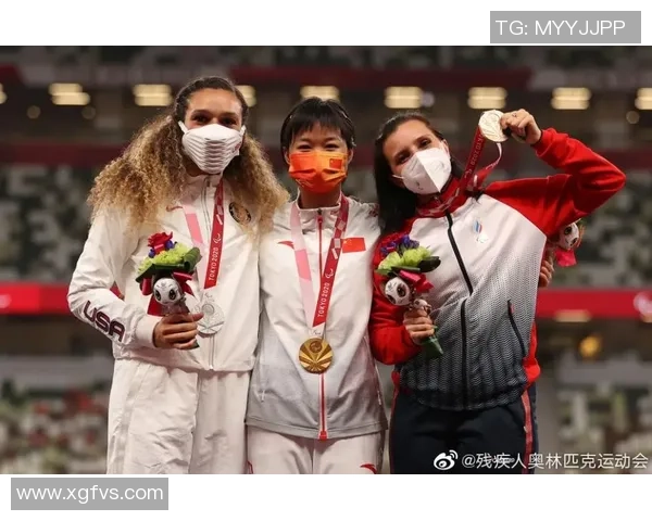 姚明挑战极限勇攀高楼展现不屈精神与运动员风采