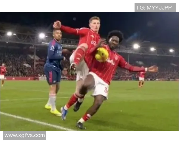 友谊赛精彩对决那不勒斯险胜阿森纳帽子戏法引发争议判罚 友谊赛精彩对决那不勒斯险胜阿森纳帽子戏法引发争议判罚