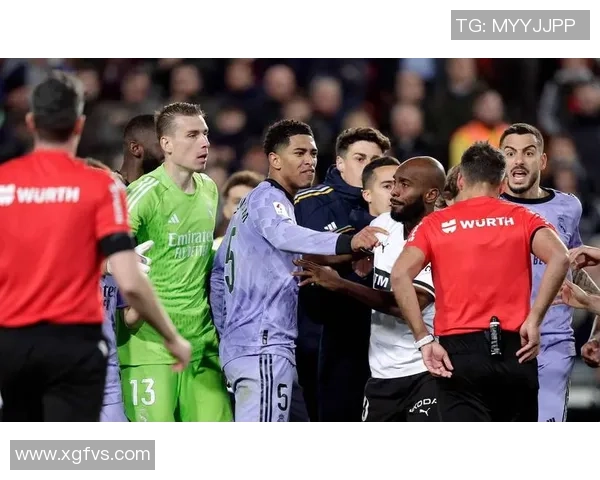 中超激战皇马逆转莱比锡绝杀时刻引发争议判罚全场沸腾 中超激战皇马逆转莱比锡绝杀时刻引发争议判罚全场沸腾